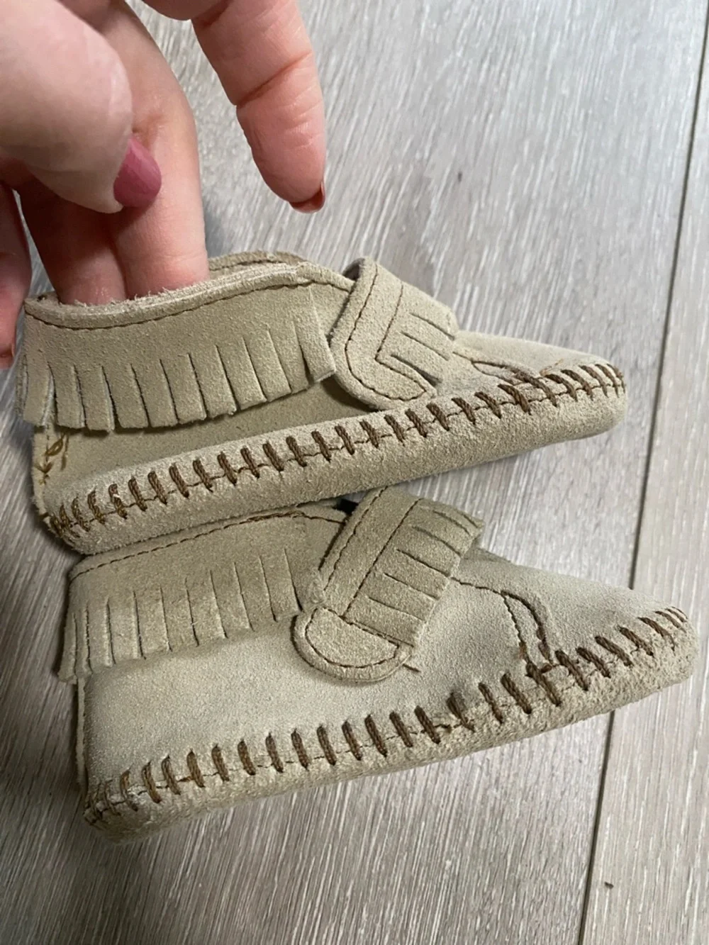 Minnetonka Kids Tan Suede Fringe Moccasins Baby Sz 2 Girls Boys Leather Velcro